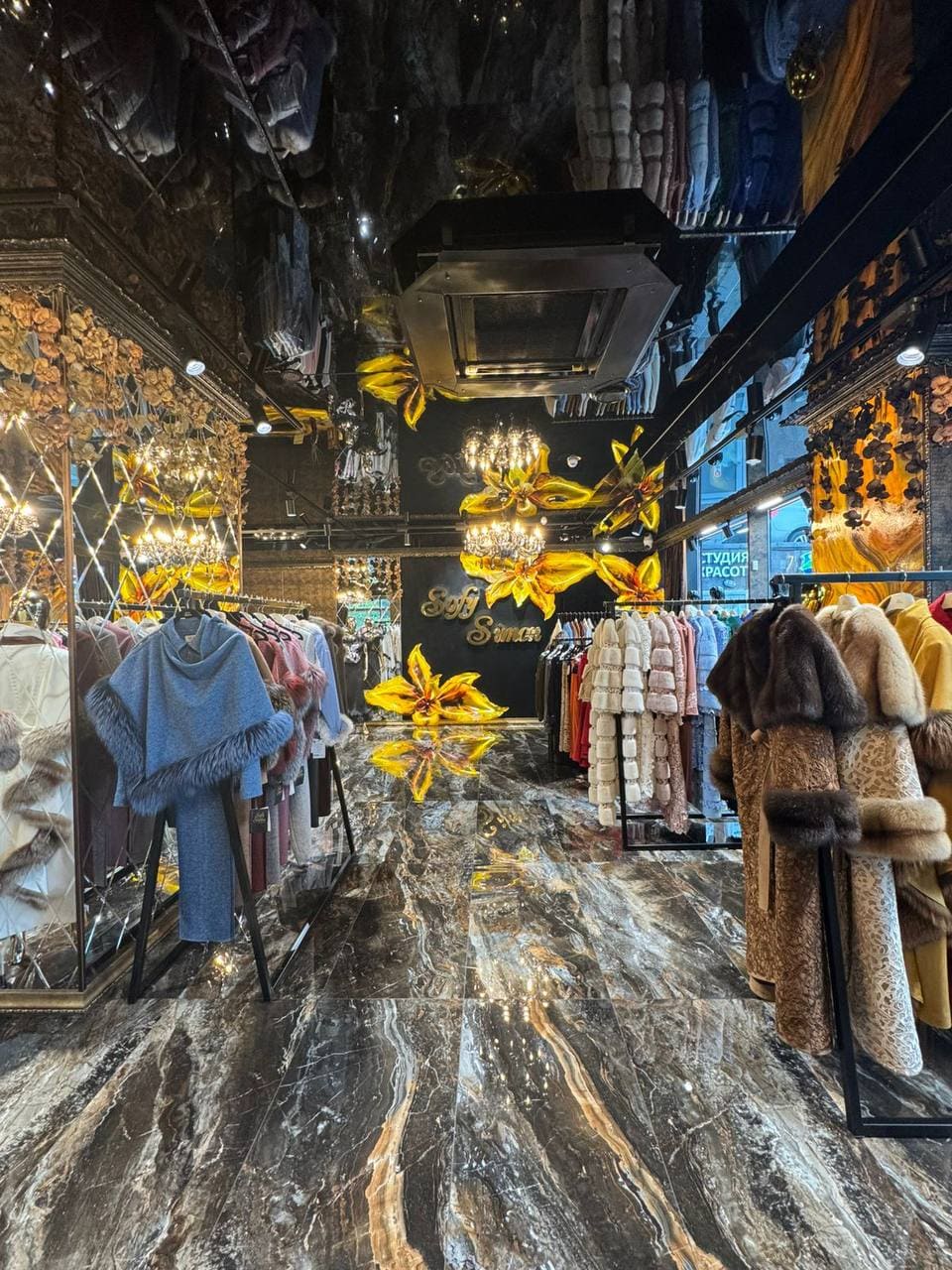 Интерьер бутика SofySimon в Москве